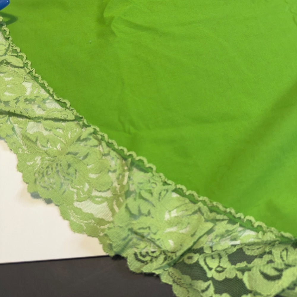 Vintage Lime Green Oval Tablecloth Lace Trim 66x86 Retro Spring Decor
